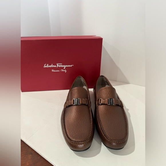 Salvatore Ferragamo loafers size 7.5 D NEW - Picture 1 of 9